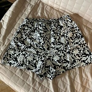 Like new, black and white pattern linen blend shorts, Medium